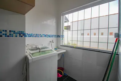 Casa - Sobrado com 5 quartos (sendo 1 suite(s)) a 100,00 metros praia.