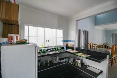 Casa - Sobrado com 5 quartos (sendo 1 suite(s)) a 100,00 metros praia.