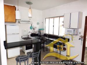 Casa - Térrea com 3 quartos (sendo 1 suite(s)) a 250,00 metros praia.