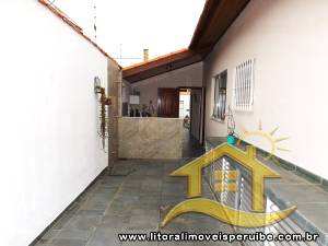 Casa - Térrea com 3 quartos (sendo 1 suite(s)) a 250,00 metros praia.