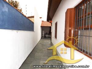 Casa - Térrea com 3 quartos (sendo 1 suite(s)) a 250,00 metros praia.