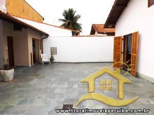 Casa - Térrea com 3 quartos (sendo 1 suite(s)) a 250,00 metros praia.