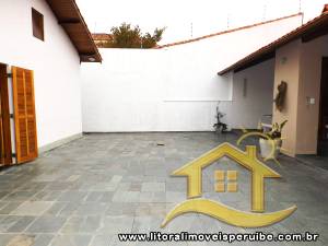 Casa - Térrea com 3 quartos (sendo 1 suite(s)) a 250,00 metros praia.