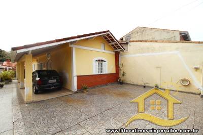 Casa - Térrea com 3 dormitórios (sendo 0 suite(s)) a 700,00 metros praia.