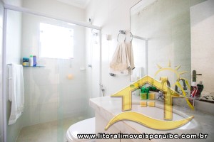 Casa - Térrea com 3 dormitórios (sendo 1 suite(s)) a 0,00 metros praia.