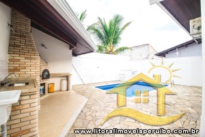 Casa - Térrea com 3 dormitórios (sendo 1 suite(s)) a 0,00 metros praia.