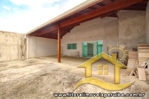 Casa - Térrea com 4 dormitórios (sendo 4 suite(s)) a 100,00 metros praia.