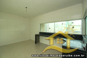 Casa - Térrea com 4 dormitórios (sendo 4 suite(s)) a 100,00 metros praia.
