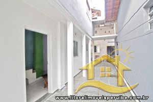 Casa - Térrea com 2 dormitórios (sendo 1 suite(s)) a 1000,00 metros praia.