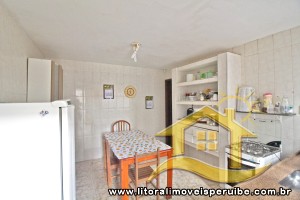 Casa - Térrea com 2 dormitórios (sendo 1 suite(s)) a 1000,00 metros praia.