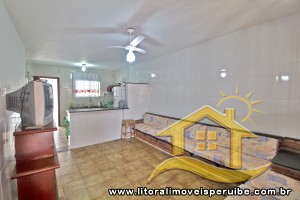 Casa - Térrea com 2 dormitórios (sendo 1 suite(s)) a 1000,00 metros praia.