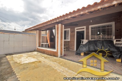 Casa - Térrea com 2 dormitórios (sendo 1 suite(s)) a 1000,00 metros praia.
