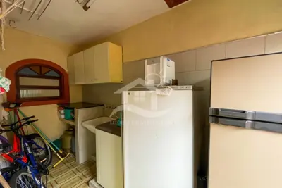 Casa - Térrea com 3 dormitórios (sendo 1 suite(s)) a 700,00 metros praia.