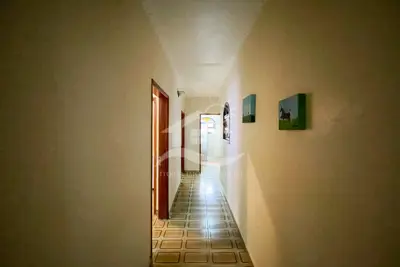 Casa - Térrea com 3 dormitórios (sendo 1 suite(s)) a 700,00 metros praia.