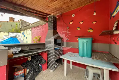 Casa - Térrea com 3 dormitórios (sendo 1 suite(s)) a 700,00 metros praia.