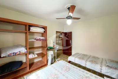 Casa - Térrea com 3 dormitórios (sendo 1 suite(s)) a 700,00 metros praia.