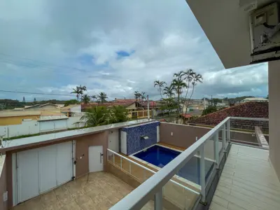 Casa - Sobrado Novo com 5 dormitórios (sendo 5 suite(s)) a 0,00 metros praia.
