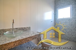 Casa - Térrea com 4 quartos (sendo 4 suite(s)) a 1,00 metros praia.