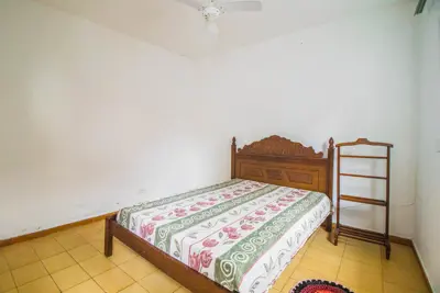 Casa - Térrea com 3 dormitórios (sendo 1 suite(s)) a 200,00 metros praia.