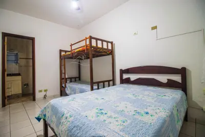 Casa - Térrea com 3 dormitórios (sendo 1 suite(s)) a 200,00 metros praia.