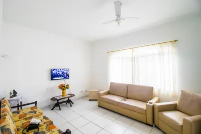 Casa - Térrea com 3 dormitórios (sendo 1 suite(s)) a 200,00 metros praia.
