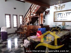 Casa - Sobrado com 4 dormitórios (sendo 1 suite(s)) a 30,00 metros praia.