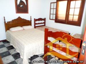 Casa - Sobrado com 4 dormitórios (sendo 1 suite(s)) a 30,00 metros praia.