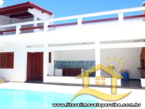 Casa - Sobrado com 4 dormitórios (sendo 1 suite(s)) a 30,00 metros praia.