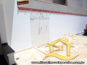 Casa - Sobrado com 4 dormitórios (sendo 1 suite(s)) a 30,00 metros praia.