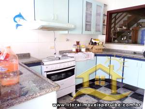 Casa - Sobrado com 4 dormitórios (sendo 1 suite(s)) a 30,00 metros praia.