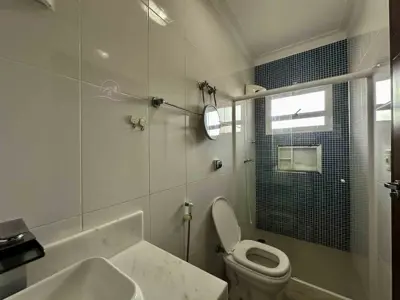 Casa - Sobrado com 4 quartos (sendo 4 suite(s)) a 500,00 metros praia.