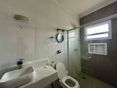 Casa - Sobrado com 4 quartos (sendo 4 suite(s)) a 500,00 metros praia.