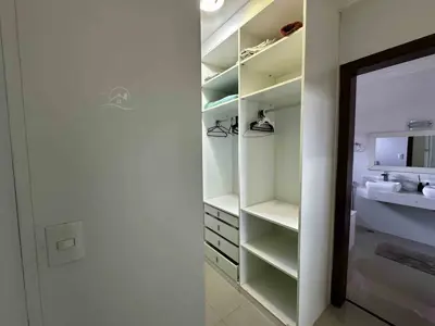 Casa - Sobrado com 4 quartos (sendo 4 suite(s)) a 500,00 metros praia.