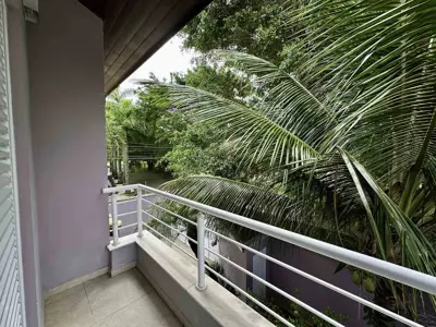 Casa - Sobrado com 4 quartos (sendo 4 suite(s)) a 500,00 metros praia.