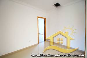 Casa - Assobradada com 4 dormitórios (sendo 4 suite(s)) a 1200,00 metros praia.