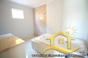 Casa - Assobradada com 4 dormitórios (sendo 4 suite(s)) a 1200,00 metros praia.