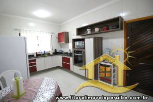 Casa - Térrea com 3 quartos (sendo 1 suite(s)) a 700,00 metros praia.