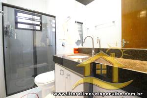 Casa - Térrea com 3 quartos (sendo 1 suite(s)) a 700,00 metros praia.