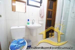 Casa - Térrea com 3 quartos (sendo 1 suite(s)) a 700,00 metros praia.