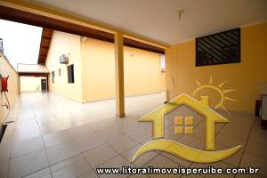 Casa - Térrea com 3 quartos (sendo 1 suite(s)) a 700,00 metros praia.