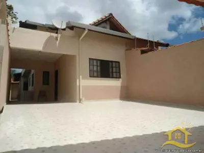 Casa - Térrea com 3 dormitórios (sendo 1 suite(s)) a 0,00 metros praia.