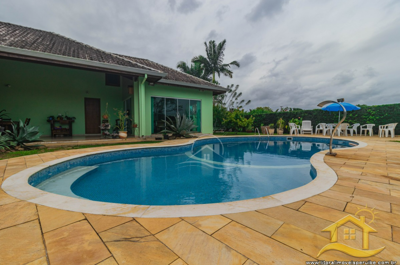 Casa - Sobrado com 4 dormitórios (sendo 4 suite(s)) a 3,00 metros praia.