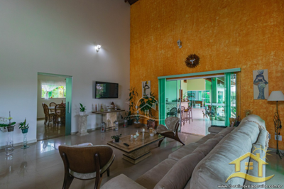 Casa - Sobrado com 4 dormitórios (sendo 4 suite(s)) a 3,00 metros praia.