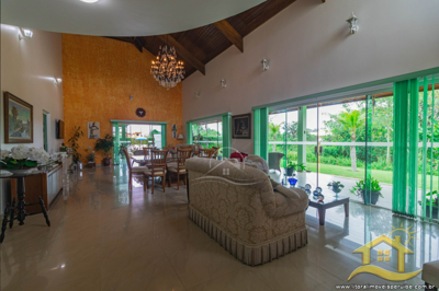 Casa - Sobrado com 4 dormitórios (sendo 4 suite(s)) a 3,00 metros praia.