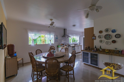 Casa - Sobrado com 4 dormitórios (sendo 4 suite(s)) a 3,00 metros praia.