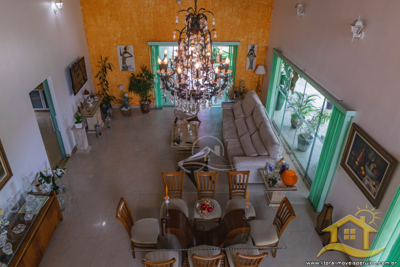 Casa - Sobrado com 4 dormitórios (sendo 4 suite(s)) a 3,00 metros praia.