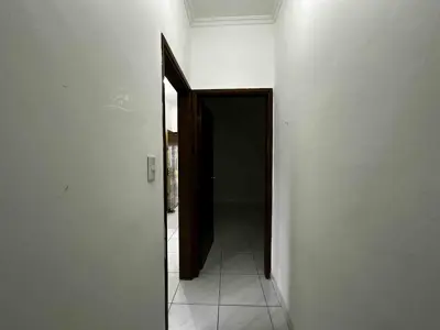 Casa - Térrea com 2 quartos (sendo 1 suite(s)) a 700,00 metros praia.