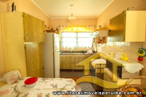 Casa - Térrea com piscina com 4 dormitórios (sendo 4 suite(s)) a 0,00 metros praia.