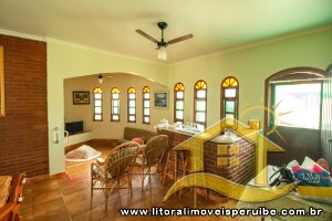 Casa - Térrea com piscina com 4 dormitórios (sendo 4 suite(s)) a 0,00 metros praia.