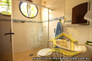 Casa - Térrea com piscina com 4 dormitórios (sendo 4 suite(s)) a 0,00 metros praia.